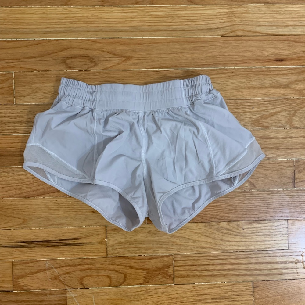 Lululemon Grey Size 4 Hotty Hot 2.5”